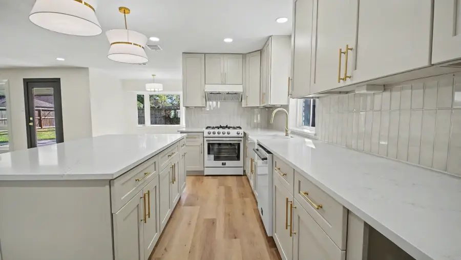 10627 Inwood Drive, Houston, TX 77042 - Image #3