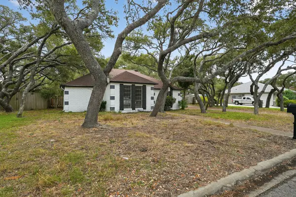 107 Cherry Hills, Rockport, TX 78382