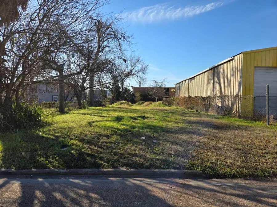 405 Eichwurzel Lane, Houston, TX 77009 - Image #2