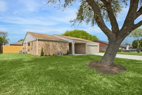 5309 Bramble Lane, Dickinson, TX 77539