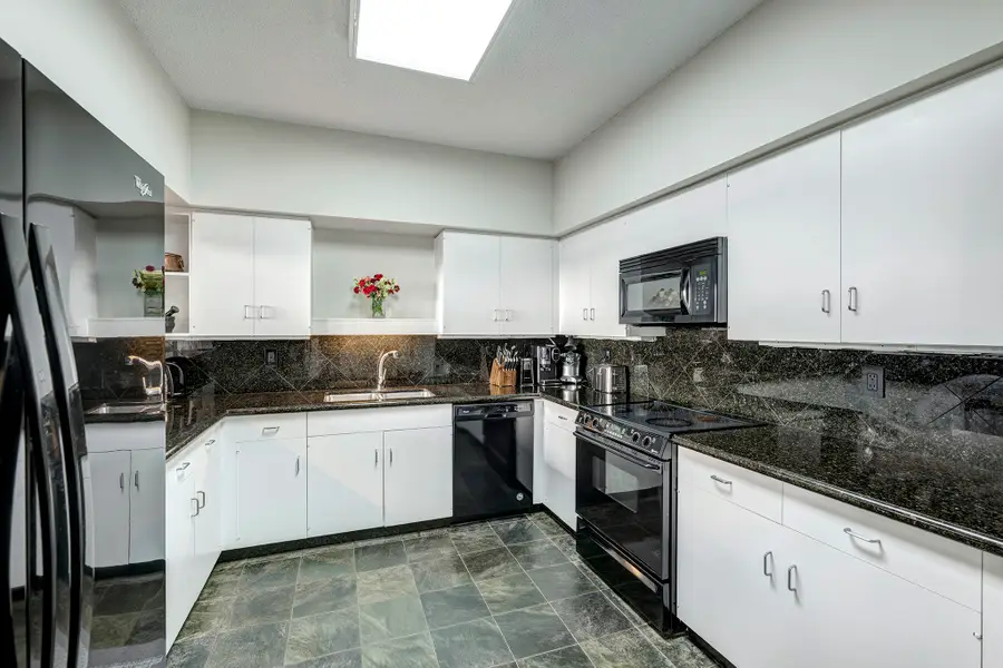 15 Greenway Plaza #17B, Houston, TX 77046 - #3