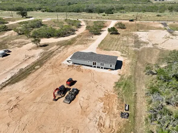 2711 Country Road 124, Floresville, TX 78114