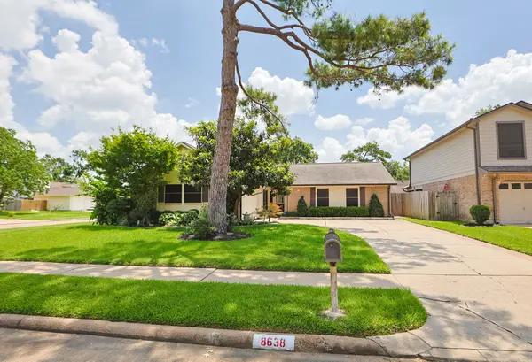 8638 Lake Crystal Drive, Houston, TX 77095