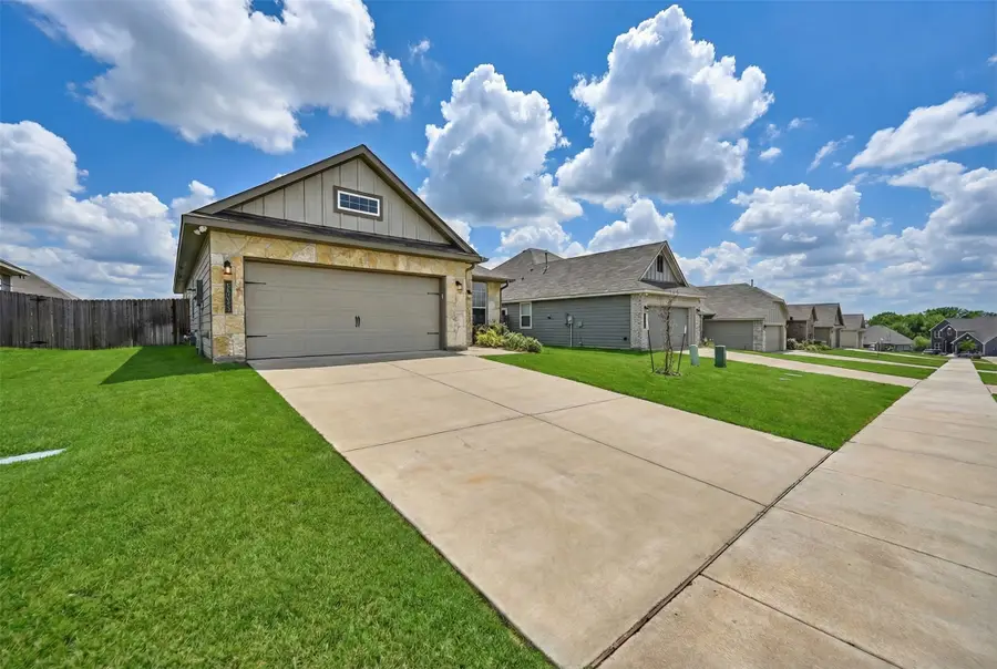 1443 Lake Ridge Drive, Brenham, TX 77833 - Image #3