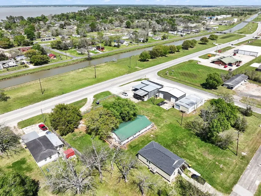 810 Miller, Anahuac, TX 77514-2123 - #2