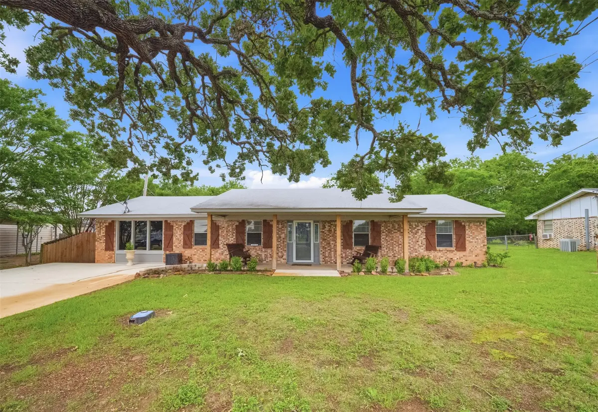 415 W Decherd Street, Franklin, TX 77856 - #1