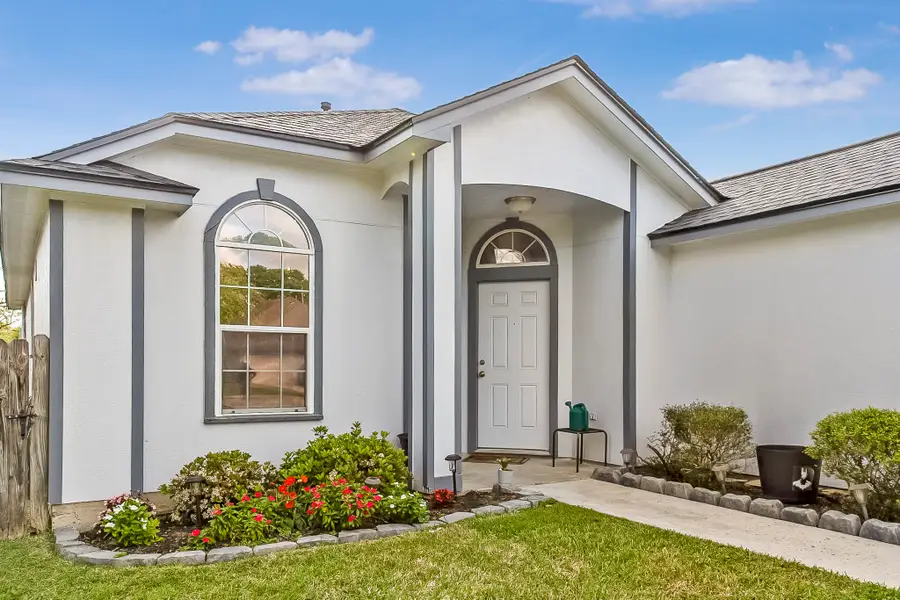 817 S 1st Street, La Porte, TX 77571 - #3