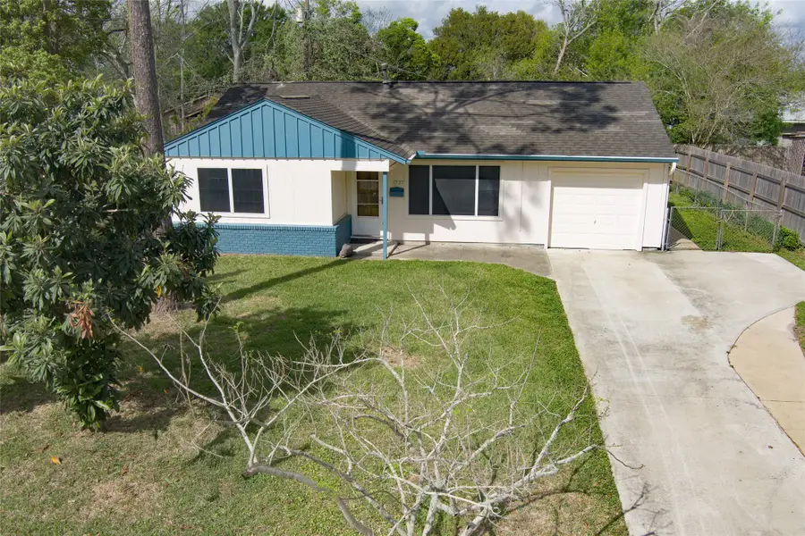 1737 S Park Drive, Alvin, TX 77511 - #2