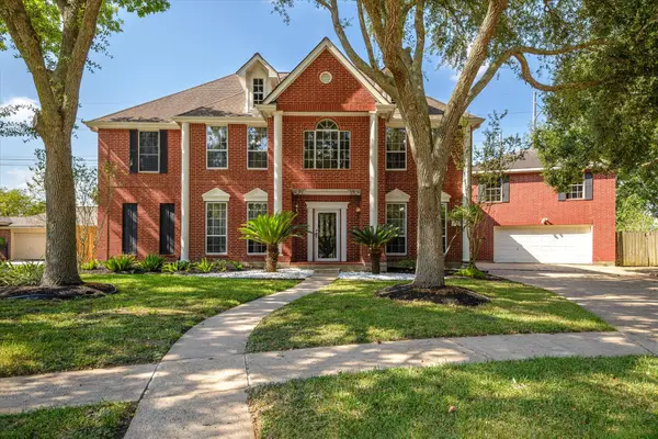 1802 Cloud Croft Drive, Friendswood, TX 77546