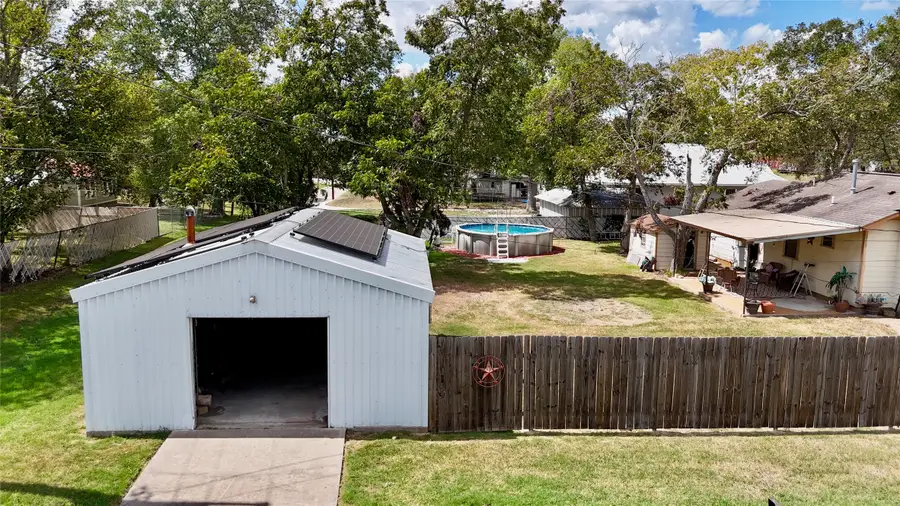 302 S Main Street, Schulenburg, TX 78956 - #3