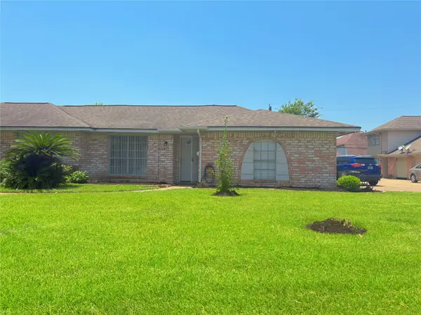 6322 S Briar Bayou Drive, Houston, TX 77072
