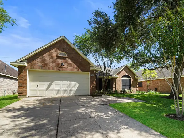 2711 N Peach Hollow Circle, Pearland, TX 77584