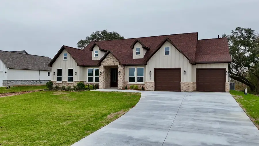 931 Buffalo Trail, Angleton, TX 77515 - Image #2