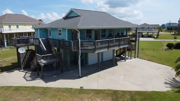 980 S Stingaree Drive, Crystal Beach, TX 77650