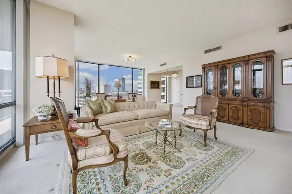 15 Greenway Plaza #9F, Houston, TX 77046