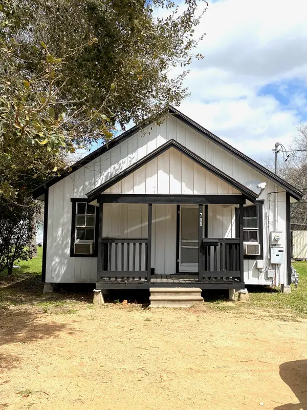 708 N Wharton Street, El Campo, TX 77437