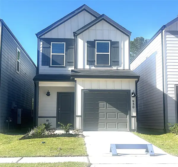 930 Moon Drop Lane, Houston, TX 77090
