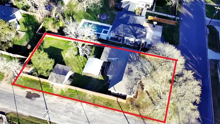 26 W Austin Street, Bellville, TX 77418 - #2