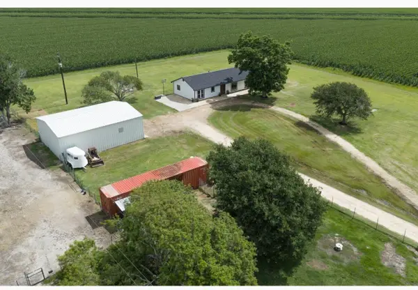 1737 County Road 425, Clemville, TX 77414