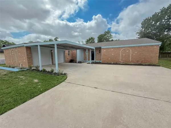 423 Baywood Street, La Porte, TX 77571