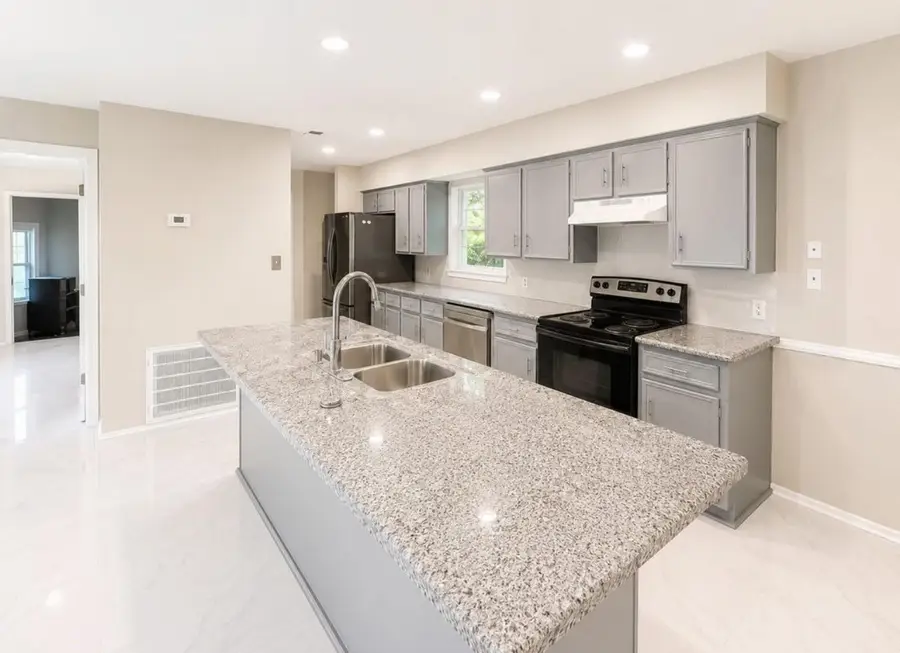 513 W Texas Street, Brazoria, TX 77422 - #3