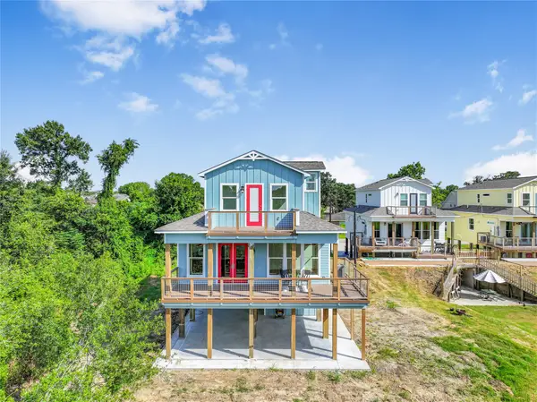 4444 Shady Lake Drive, Seabrook, TX 77586