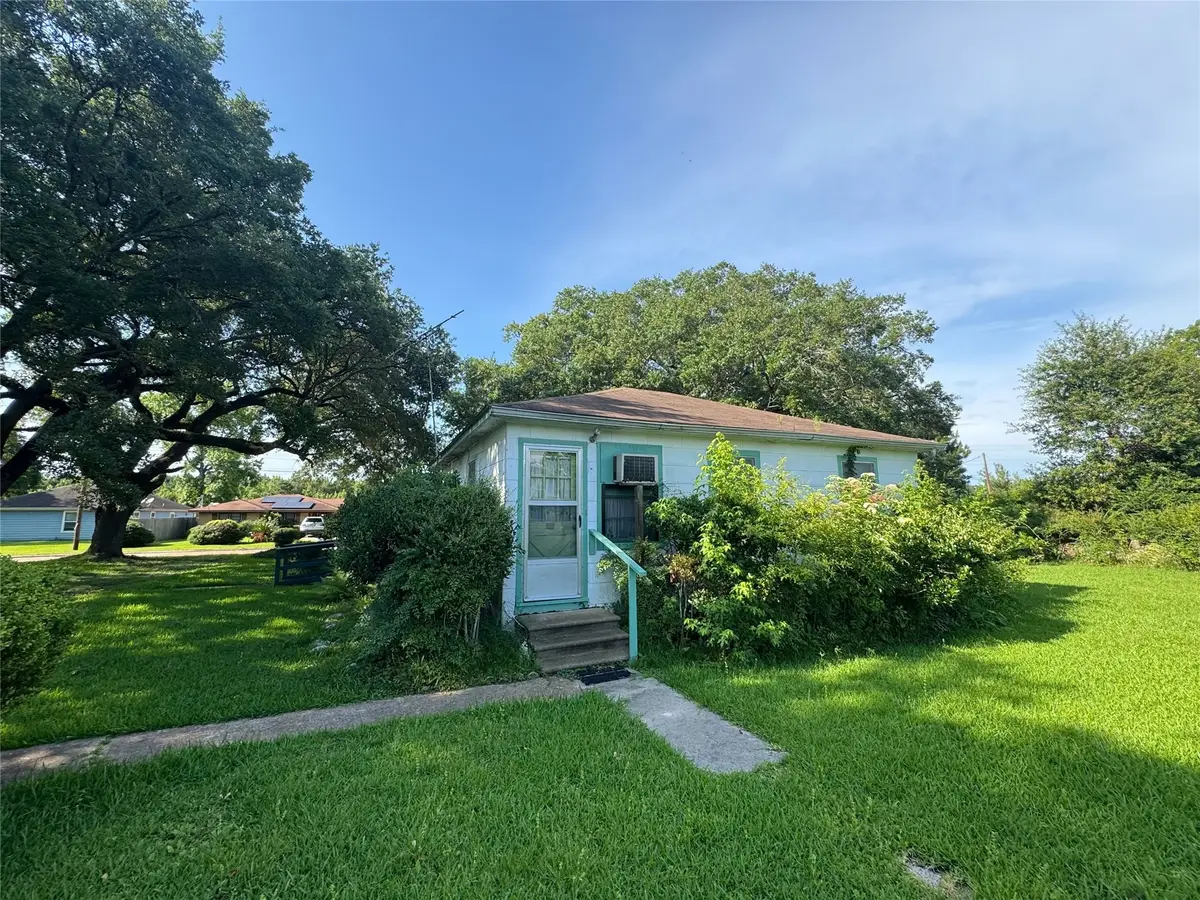 416 Baker Circle, Ames, TX 77575 - Image #1