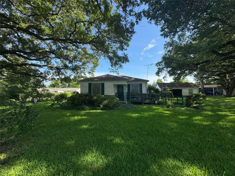 416 Baker Circle, Ames, TX 77575 - Image #2