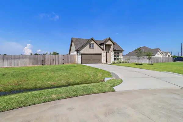 11615 E Wood Drive, Baytown, TX 77523