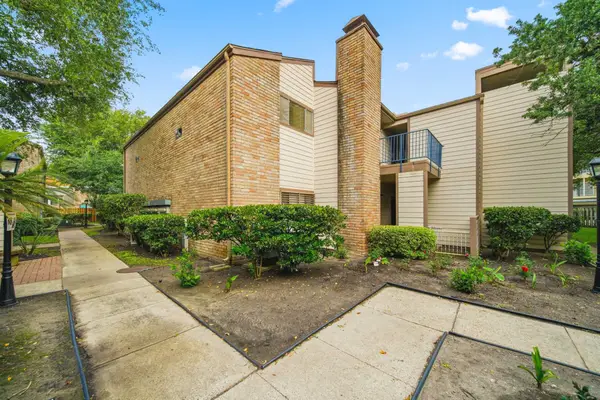 7116 N Holiday Drive, Galveston, TX 77550