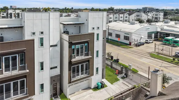 2111 Mcgowen Street, Houston, TX 77004