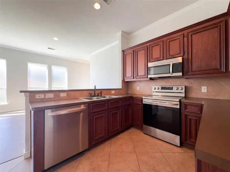 802 San Jacinto Circle, Baytown, TX 77521 - #2