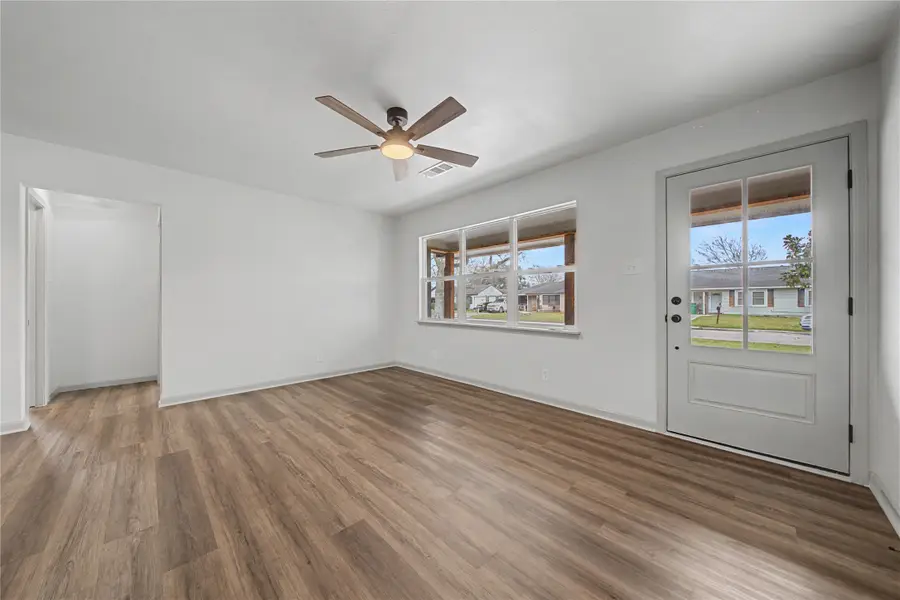 1108 Nottingham Drive, Angleton, TX 77515 - Image #3