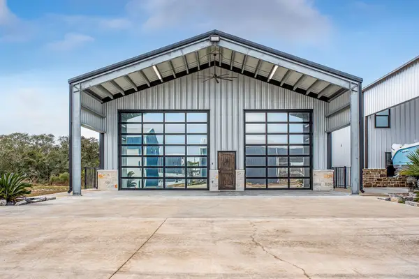 82 Circle Hook, Port O Connor, TX 77982