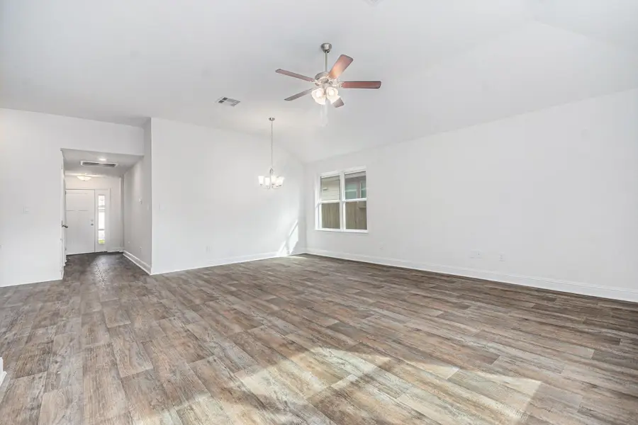 37 Greenbriar Loop, Angleton, TX 77515 - Image #2