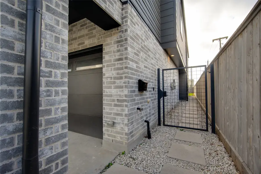 110 E 23rd Street, Houston, TX 77008 - Image #3