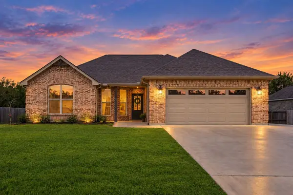 975 Amber Kay Lane, Bridge City, TX 77611