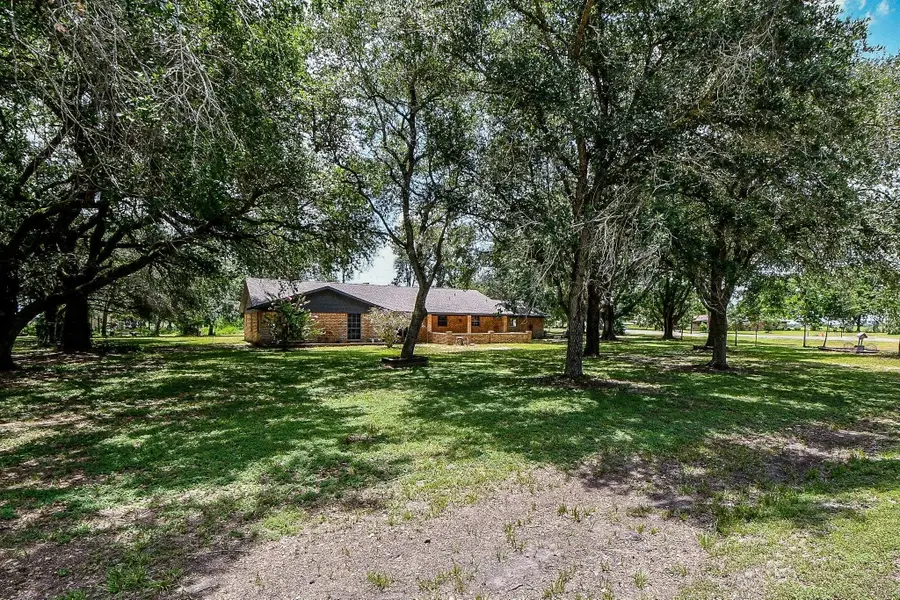 279 Lakeview 3 Road, El Campo, TX 77437 - #2