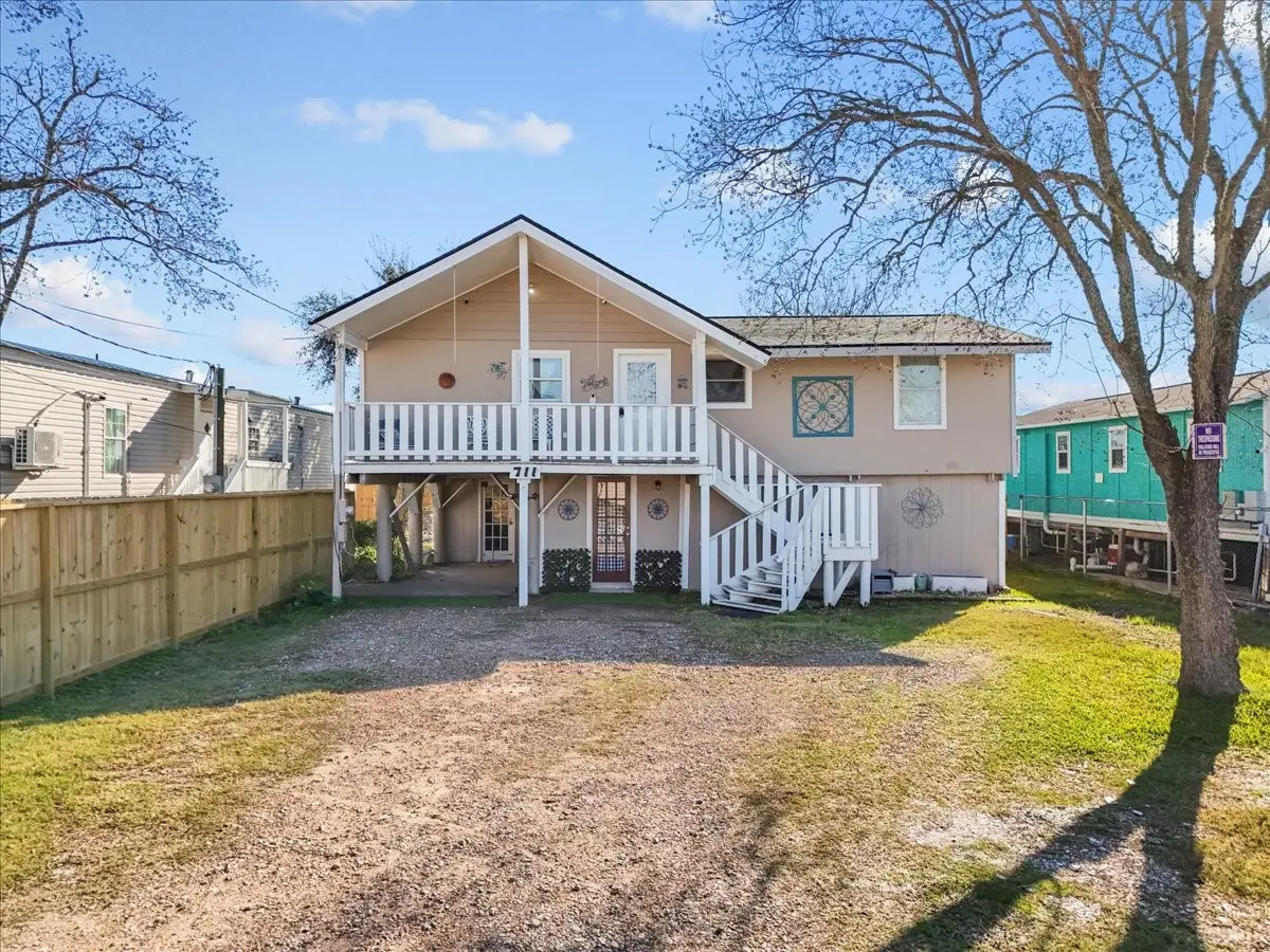 711 10th Street, Dickinson, TX 77539 - #1