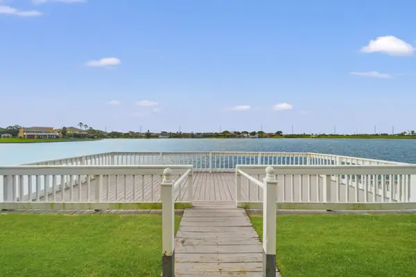 10423 Schaper Road, Galveston, TX 77554