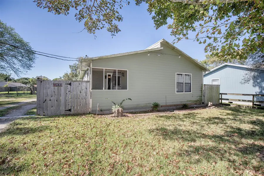 5220 Krueger Drive, Dickinson, TX 77539 - Image #2