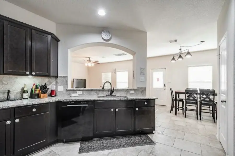 901 Jefferson Avenue, Cleveland, TX 77327 - #3
