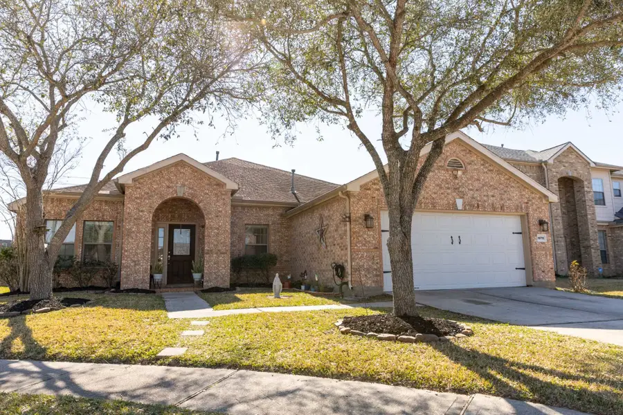16715 Bending Creek Ln, Friendswood, TX 77546 - #2