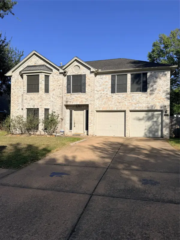 232 N Ranch House Road, Angleton, TX 77515