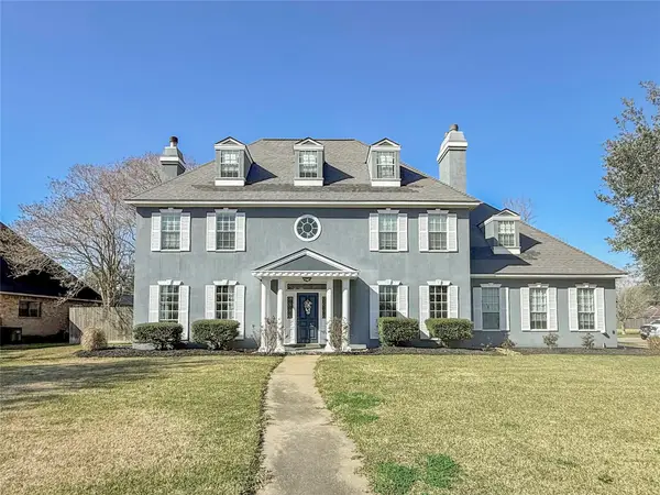 443 Huckleberry Drive, Lake Jackson, TX 77566