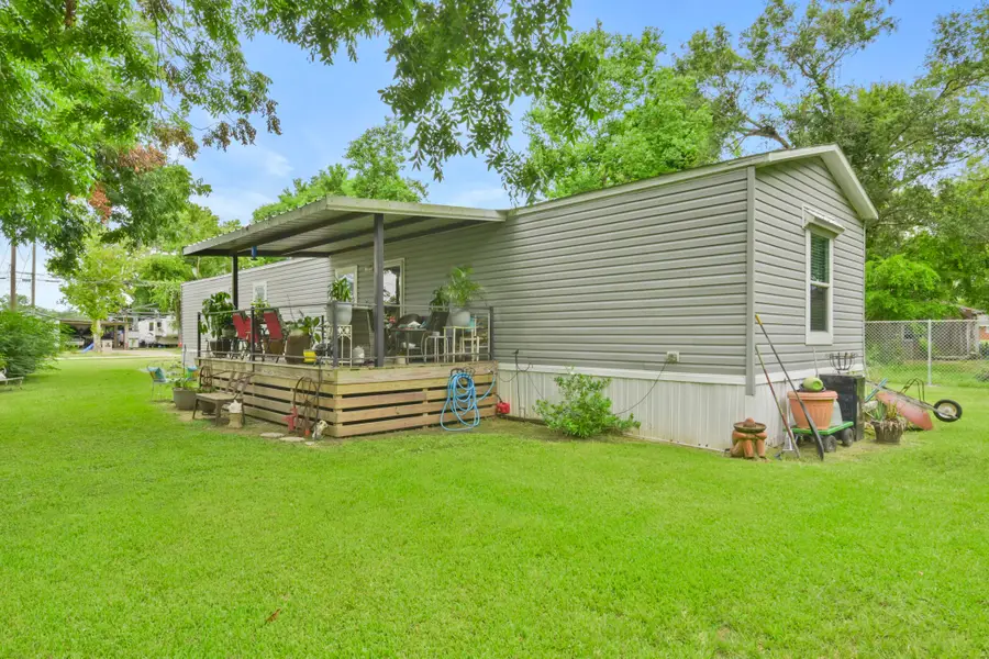 106 N 3rd Street, Highlands, TX 77562 - Image #3