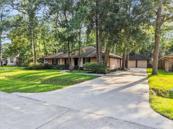 5207 Longshadow Drive, Dickinson, TX 77539