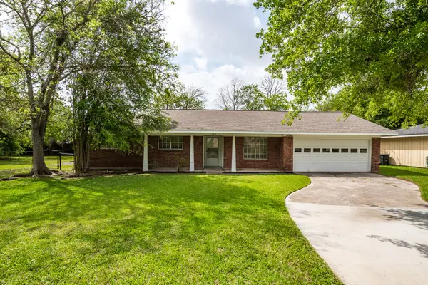 122 Honeysuckle Drive, Baytown, TX 77520