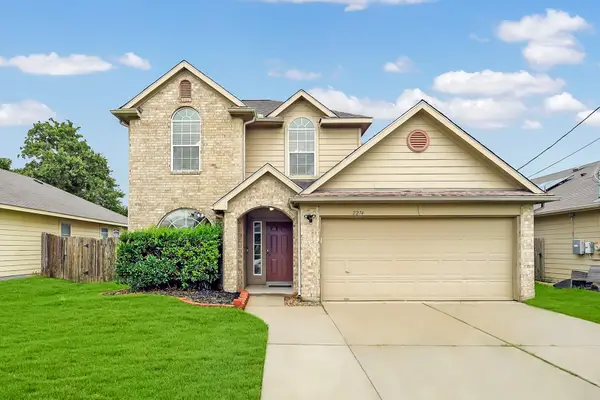 2214 Shady Pine Drive, Conroe, TX 77301