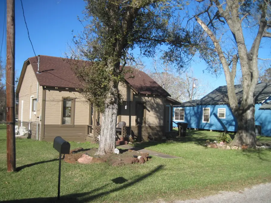 410 W Centre Street, Brazoria, TX 77422 - #2